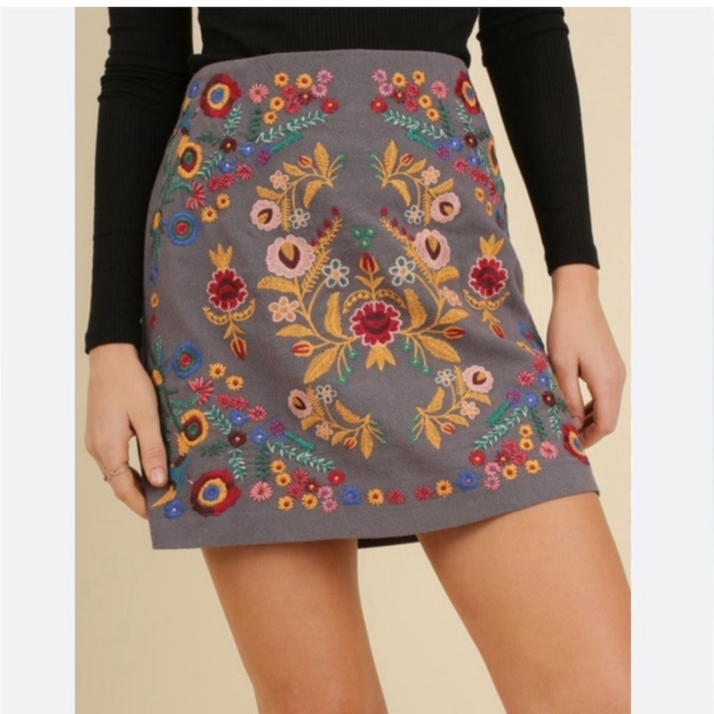Umgee Embroidered Floral Zip Back Mini Skirt, M